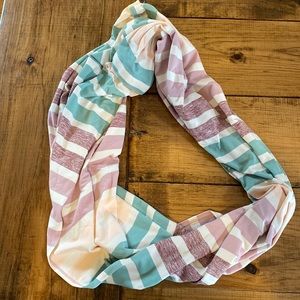 Lululemon Customizable Snap Scarf